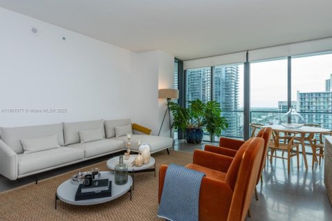 Condominio en Miami, Florida, 3 dormitorios  № 2012673