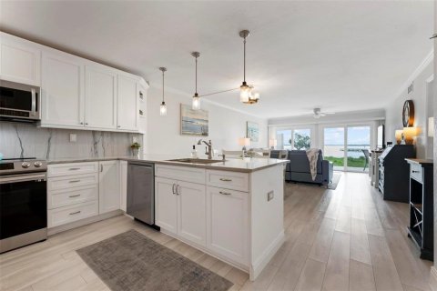 Купить кондоминиум в Холмс-Бич, Флорида 7 комнат, 148.18м2, № 1911514 - фото 3