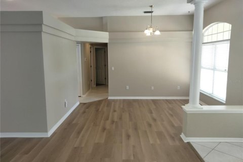 Villa ou maison à louer à Palm Harbor, Floride: 4 chambres, 236.81 m2 № 2337286 - photo 4