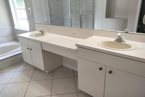 Villa ou maison à louer à Palm Harbor, Floride: 4 chambres, 236.81 m2 № 2337286 - photo 5
