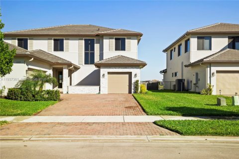 Купить виллу или дом в Аве Мария, Флорида 4 спальни, 370.22м2, № 1995370 - фото 5