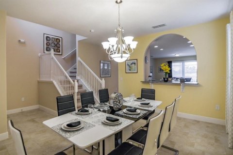 House in Davenport, Florida 5 bedrooms, 252.97 sq.m. № 2379436 - photo 4