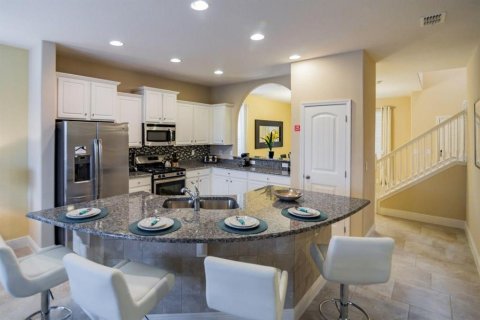 House in Davenport, Florida 5 bedrooms, 252.97 sq.m. № 2379436 - photo 3