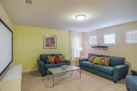 House in Davenport, Florida 5 bedrooms, 252.97 sq.m. № 2379436 - photo 19