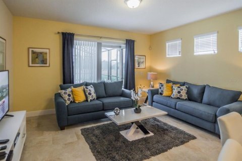 House in Davenport, Florida 5 bedrooms, 252.97 sq.m. № 2379436 - photo 6