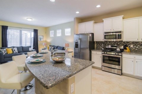 House in Davenport, Florida 5 bedrooms, 252.97 sq.m. № 2379436 - photo 7