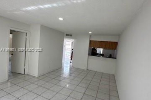 Condo in Coral Springs, Florida, 2 bedrooms  № 2040516