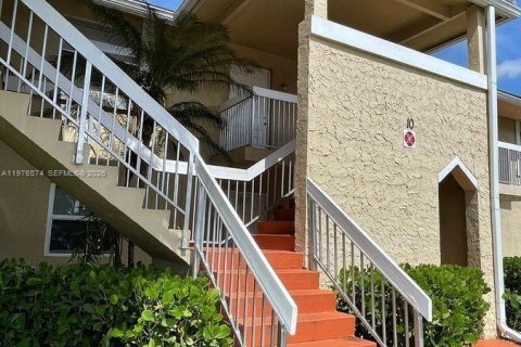 Condo in Coral Springs, Florida, 2 bedrooms  № 2040516 - photo 11