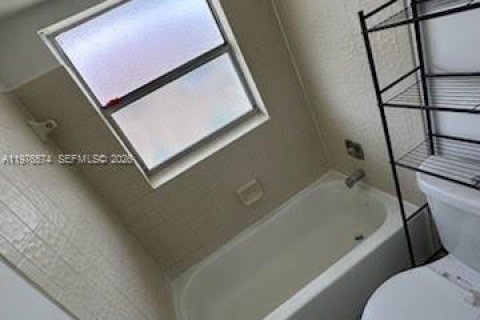 Condo in Coral Springs, Florida, 2 bedrooms  № 2040516 - photo 10