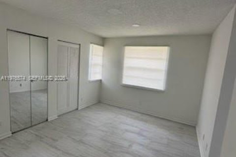 Condo in Coral Springs, Florida, 2 bedrooms  № 2040516 - photo 2