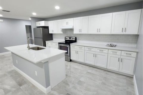 Casa en alquiler en Tampa, Florida, 3 dormitorios, 148.64 m2 № 1909384 - foto 2