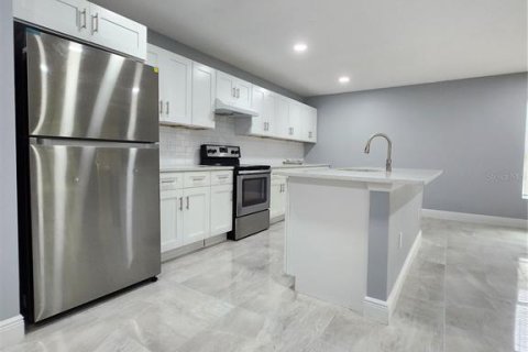 Casa en alquiler en Tampa, Florida, 3 dormitorios, 148.64 m2 № 1909384 - foto 3