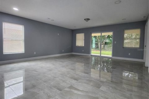 Casa en alquiler en Tampa, Florida, 3 dormitorios, 148.64 m2 № 1909384 - foto 4