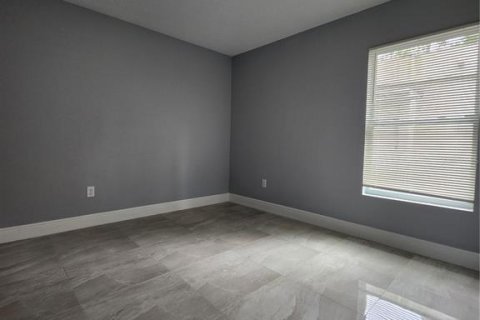 Casa en alquiler en Tampa, Florida, 3 dormitorios, 148.64 m2 № 1909384 - foto 8