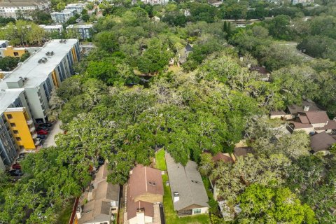House in Tampa, Florida 3 bedrooms, 174.01 sq.m. № 1675622 - photo 9