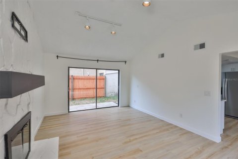 House in Tampa, Florida 3 bedrooms, 174.01 sq.m. № 1675622 - photo 3
