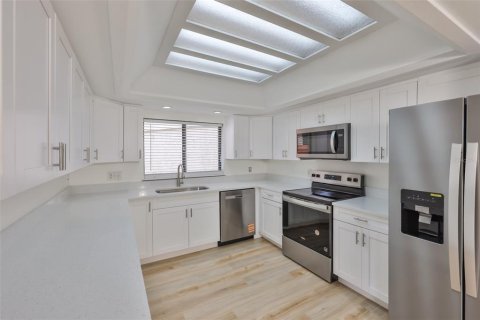 House in Tampa, Florida 3 bedrooms, 174.01 sq.m. № 1675622 - photo 15