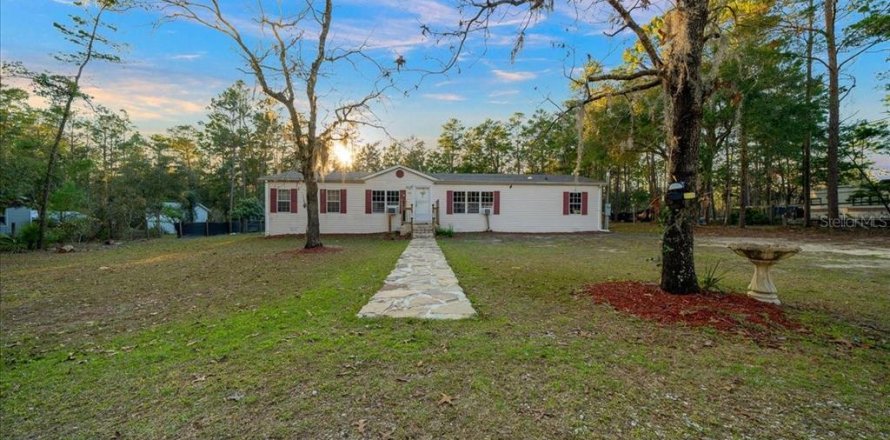 Villa ou maison à Dunnellon, Floride 3 chambres, 177.44 m2 № 1917628