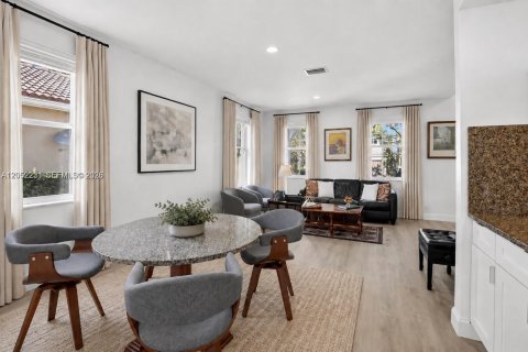 Casa en venta en Weston, Florida, 5 dormitorios, 259.94 m2 № 2260000 - foto 8