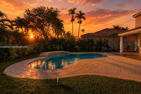 Casa en venta en Weston, Florida, 5 dormitorios, 259.94 m2 № 2260000 - foto 4