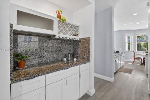 Casa en venta en Weston, Florida, 5 dormitorios, 259.94 m2 № 2260000 - foto 11