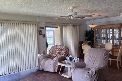 Condo in Cape Coral, Florida, 2 bedrooms  № 1832869 - photo 13