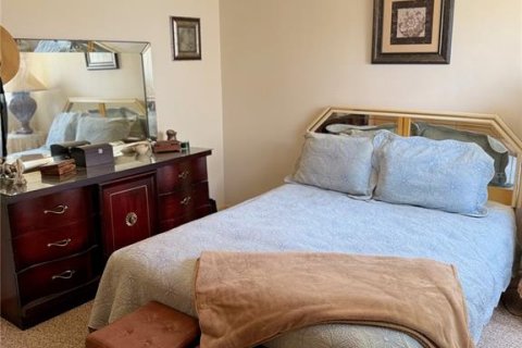 Condo in Cape Coral, Florida, 2 bedrooms  № 1832869 - photo 16