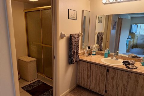 Condo in Cape Coral, Florida, 2 bedrooms  № 1832869 - photo 24