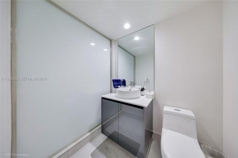 Купить кондоминиум в Майами, Флорида 1 спальня, 65.96м2, № 1986372 - фото 14