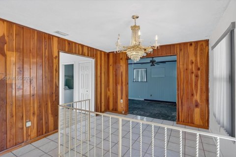 House in Miami, Florida 2 bedrooms, 120.4 sq.m. № 2046521 - photo 4