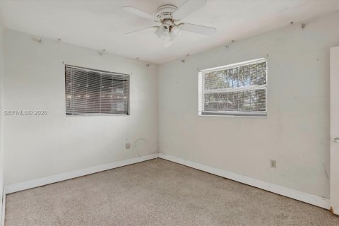 House in Miami, Florida 2 bedrooms, 120.4 sq.m. № 2046521 - photo 9