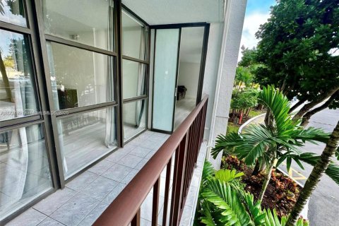 Купить кондоминиум в Халландейл-Бич, Флорида 1 спальня, 99.87м2, № 1980230 - фото 4