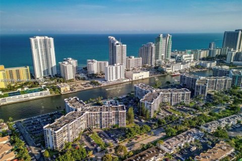 Купить кондоминиум в Халландейл-Бич, Флорида 1 спальня, 99.87м2, № 1980230 - фото 6