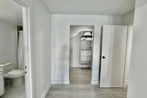 Купить кондоминиум в Халландейл-Бич, Флорида 1 спальня, 99.87м2, № 1980230 - фото 2