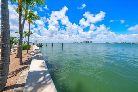 Casa en venta en Miami Beach, Florida, 8 dormitorios, 1570.98 m2 № 2016480 - foto 9