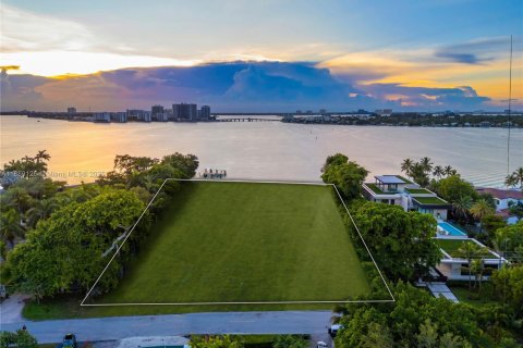 Casa en venta en Miami Beach, Florida, 8 dormitorios, 1570.98 m2 № 2016480 - foto 5