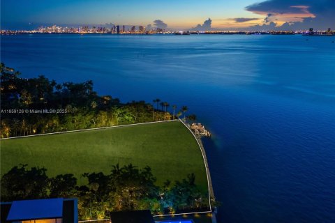 Casa en venta en Miami Beach, Florida, 8 dormitorios, 1570.98 m2 № 2016480 - foto 11