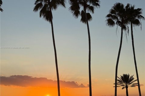 Casa en venta en Miami Beach, Florida, 8 dormitorios, 1570.98 m2 № 2016480 - foto 4