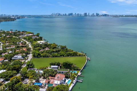 Casa en venta en Miami Beach, Florida, 8 dormitorios, 1570.98 m2 № 2016480 - foto 2