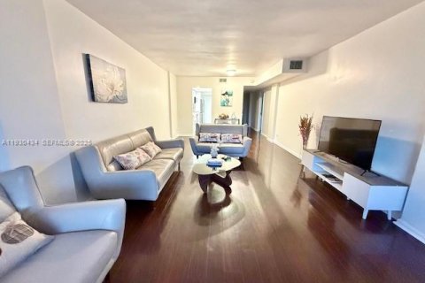 Купить кондоминиум в Норт-Майами-Бич, Флорида 1 спальня, 80.36м2, № 1991824 - фото 10