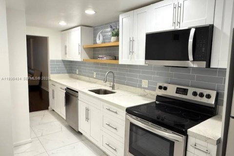 Купить кондоминиум в Норт-Майами-Бич, Флорида 1 спальня, 80.36м2, № 1991824 - фото 22