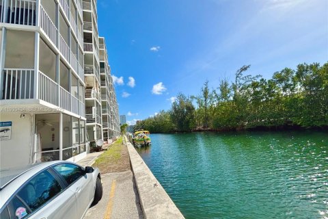 Купить кондоминиум в Норт-Майами-Бич, Флорида 1 спальня, 80.36м2, № 1991824 - фото 2