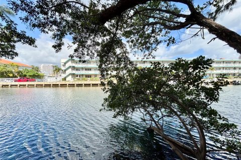 Купить кондоминиум в Норт-Майами-Бич, Флорида 1 спальня, 80.36м2, № 1991824 - фото 3