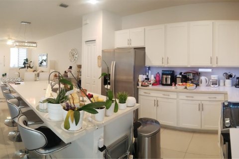 Снять в аренду таунхаус в Майами, Флорида 4 спальни, 178.37м2, № 1986904 - фото 9