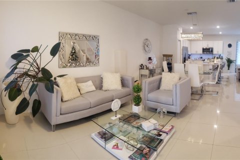 Снять в аренду таунхаус в Майами, Флорида 4 спальни, 178.37м2, № 1986904 - фото 8