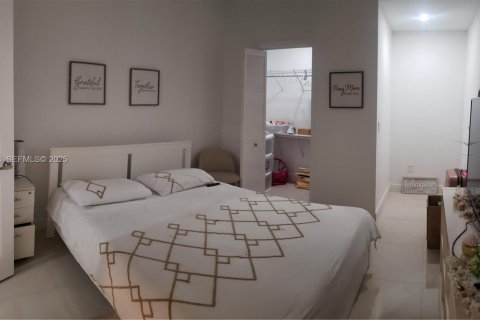 Снять в аренду таунхаус в Майами, Флорида 4 спальни, 178.37м2, № 1986904 - фото 27