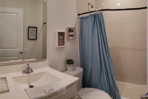 Снять в аренду таунхаус в Майами, Флорида 4 спальни, 178.37м2, № 1986904 - фото 26