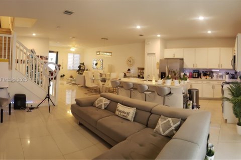 Снять в аренду таунхаус в Майами, Флорида 4 спальни, 178.37м2, № 1986904 - фото 12