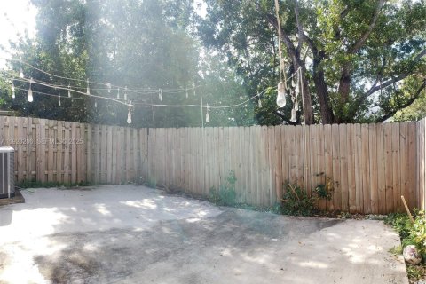 Снять в аренду таунхаус в Майами, Флорида 4 спальни, 178.37м2, № 1986904 - фото 7