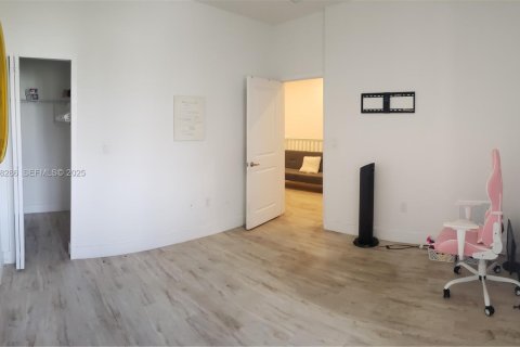 Снять в аренду таунхаус в Майами, Флорида 4 спальни, 178.37м2, № 1986904 - фото 24